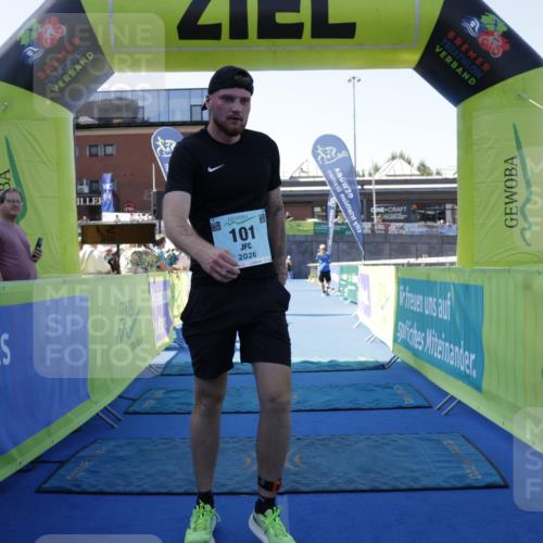 09.08.2026 - GEWOBA Citytriathlon Bremen Yannick Fuchs http://msf.ph/oto/9939119 09.08.2026 11:47:34 Ziel 101 meine-sportfotos.de