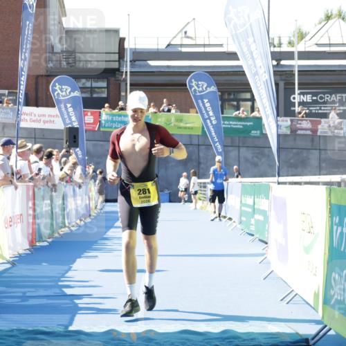09.08.2026 - GEWOBA Citytriathlon Bremen Yannick Fuchs http://msf.ph/oto/9939267 09.08.2026 11:48:13 Ziel 459 meine-sportfotos.de