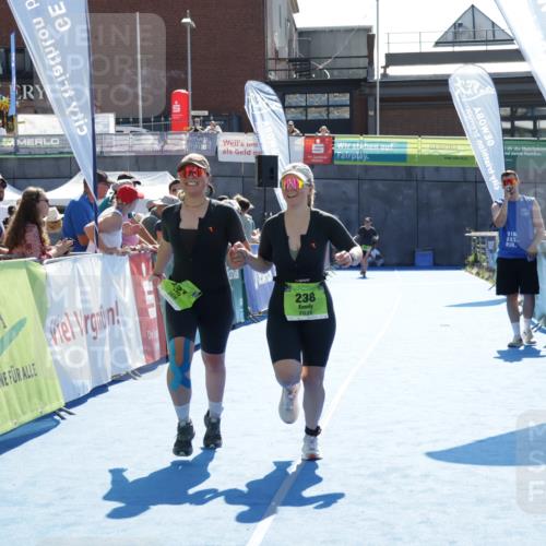 09.08.2026 - GEWOBA Citytriathlon Bremen Yannick Fuchs http://msf.ph/oto/9939300 09.08.2026 15:31:47 Ziel 237, 238 meine-sportfotos.de