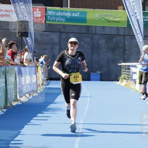 09.08.2026 - GEWOBA Citytriathlon Bremen Yannick Fuchs http://msf.ph/oto/9939469 09.08.2026 11:49:45 Ziel 434 meine-sportfotos.de