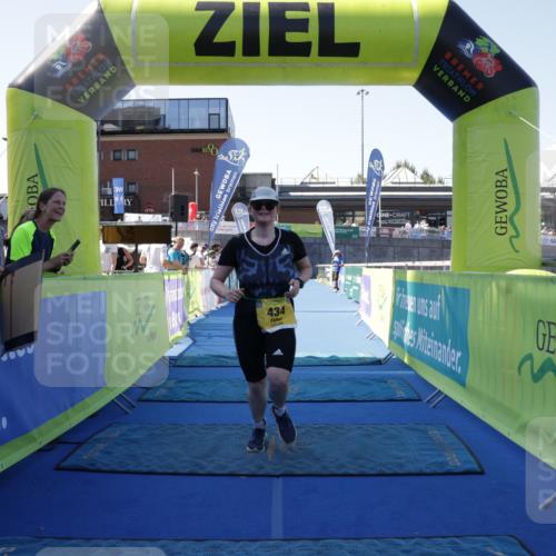 09.08.2026 - GEWOBA Citytriathlon Bremen Yannick Fuchs http://msf.ph/oto/9939486 09.08.2026 11:49:48 Ziel 434 meine-sportfotos.de