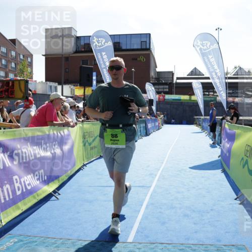 09.08.2026 - GEWOBA Citytriathlon Bremen Yannick Fuchs http://msf.ph/oto/9939544 09.08.2026 15:32:44 Ziel 88 meine-sportfotos.de