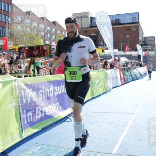 09.08.2026 - GEWOBA Citytriathlon Bremen Yannick Fuchs http://msf.ph/oto/9939596 09.08.2026 15:33:16 Ziel 380 meine-sportfotos.de