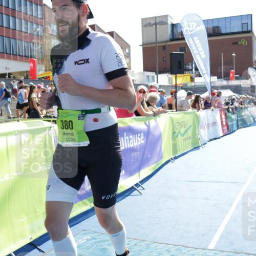 09.08.2026 - GEWOBA Citytriathlon Bremen Yannick Fuchs http://msf.ph/oto/9939600 09.08.2026 15:33:16 Ziel 380 meine-sportfotos.de