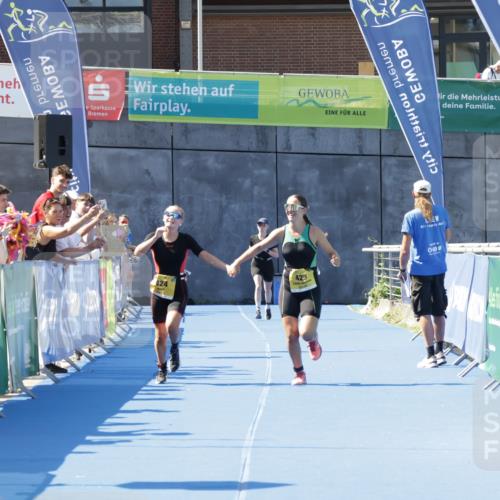 09.08.2026 - GEWOBA Citytriathlon Bremen Yannick Fuchs http://msf.ph/oto/9939616 09.08.2026 11:51:22 Ziel 424, 425 meine-sportfotos.de