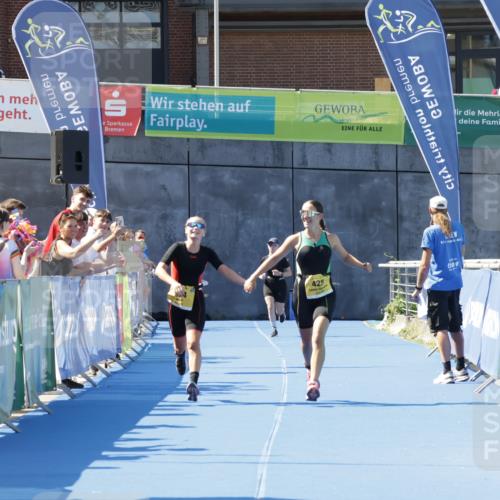 09.08.2026 - GEWOBA Citytriathlon Bremen Yannick Fuchs http://msf.ph/oto/9939618 09.08.2026 11:51:22 Ziel 424, 425 meine-sportfotos.de