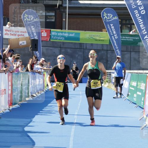 09.08.2026 - GEWOBA Citytriathlon Bremen Yannick Fuchs http://msf.ph/oto/9939629 09.08.2026 11:51:25 Ziel 424, 425 meine-sportfotos.de