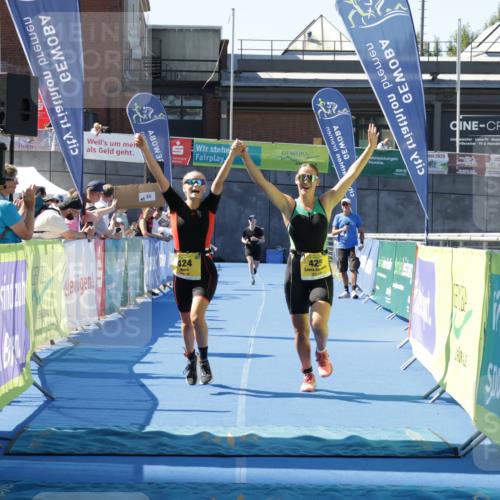 09.08.2026 - GEWOBA Citytriathlon Bremen Yannick Fuchs http://msf.ph/oto/9939636 09.08.2026 11:51:26 Ziel 424, 425 meine-sportfotos.de