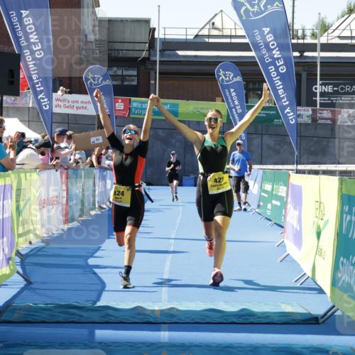 09.08.2026 - GEWOBA Citytriathlon Bremen Yannick Fuchs http://msf.ph/oto/9939638 09.08.2026 11:51:26 Ziel 424, 425 meine-sportfotos.de