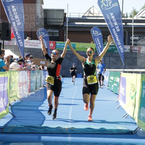 09.08.2026 - GEWOBA Citytriathlon Bremen Yannick Fuchs http://msf.ph/oto/9939640 09.08.2026 11:51:26 Ziel 424, 425 meine-sportfotos.de