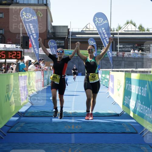 09.08.2026 - GEWOBA Citytriathlon Bremen Yannick Fuchs http://msf.ph/oto/9939651 09.08.2026 11:51:27 Ziel 424, 425 meine-sportfotos.de