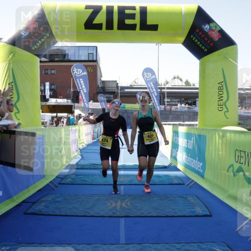 09.08.2026 - GEWOBA Citytriathlon Bremen Yannick Fuchs http://msf.ph/oto/9939652 09.08.2026 11:51:27 Ziel 424, 425 meine-sportfotos.de