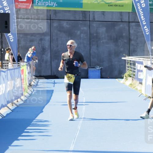 09.08.2026 - GEWOBA Citytriathlon Bremen Yannick Fuchs http://msf.ph/oto/9939703 09.08.2026 11:51:58 Ziel  meine-sportfotos.de