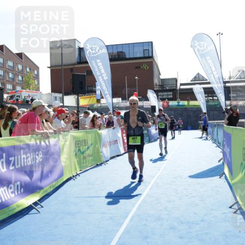 09.08.2026 - GEWOBA Citytriathlon Bremen Yannick Fuchs http://msf.ph/oto/9939707 09.08.2026 15:33:38 Ziel 463, 467 meine-sportfotos.de