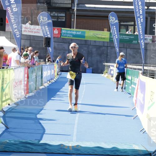 09.08.2026 - GEWOBA Citytriathlon Bremen Yannick Fuchs http://msf.ph/oto/9939708 09.08.2026 11:52:02 Ziel 422 meine-sportfotos.de