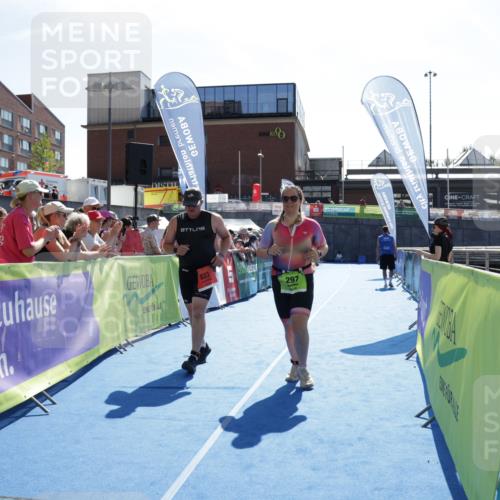 09.08.2026 - GEWOBA Citytriathlon Bremen Yannick Fuchs http://msf.ph/oto/9939752 09.08.2026 15:33:49 Ziel 297, 822 meine-sportfotos.de