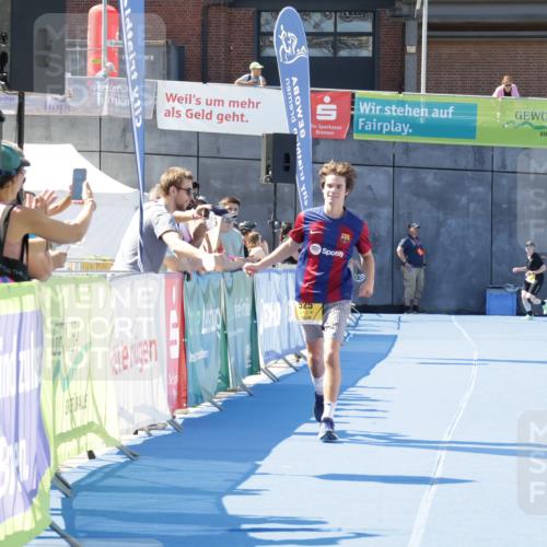 09.08.2026 - GEWOBA Citytriathlon Bremen Yannick Fuchs http://msf.ph/oto/9939797 09.08.2026 11:54:47 Ziel 525 meine-sportfotos.de