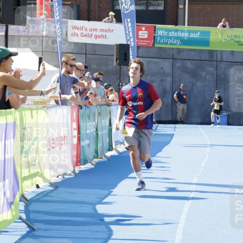 09.08.2026 - GEWOBA Citytriathlon Bremen Yannick Fuchs http://msf.ph/oto/9939804 09.08.2026 11:54:48 Ziel 525 meine-sportfotos.de