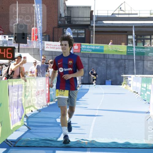 09.08.2026 - GEWOBA Citytriathlon Bremen Yannick Fuchs http://msf.ph/oto/9939812 09.08.2026 11:54:50 Ziel 525 meine-sportfotos.de