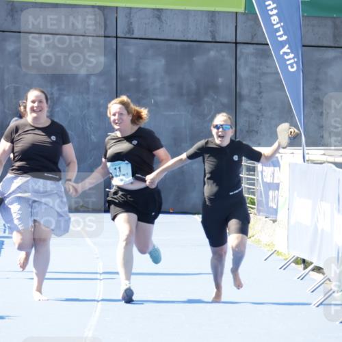 09.08.2026 - GEWOBA Citytriathlon Bremen Yannick Fuchs http://msf.ph/oto/9939835 09.08.2026 11:56:07 Ziel 11 meine-sportfotos.de
