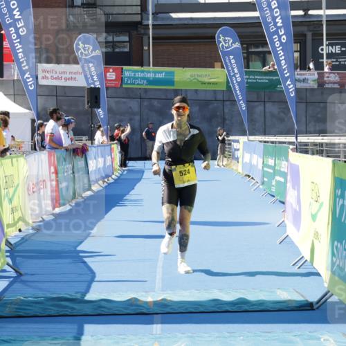 09.08.2026 - GEWOBA Citytriathlon Bremen Yannick Fuchs http://msf.ph/oto/9939864 09.08.2026 11:56:41 Ziel 524 meine-sportfotos.de