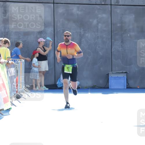 09.08.2026 - GEWOBA Citytriathlon Bremen Yannick Fuchs http://msf.ph/oto/9939868 09.08.2026 15:34:34 Ziel  meine-sportfotos.de