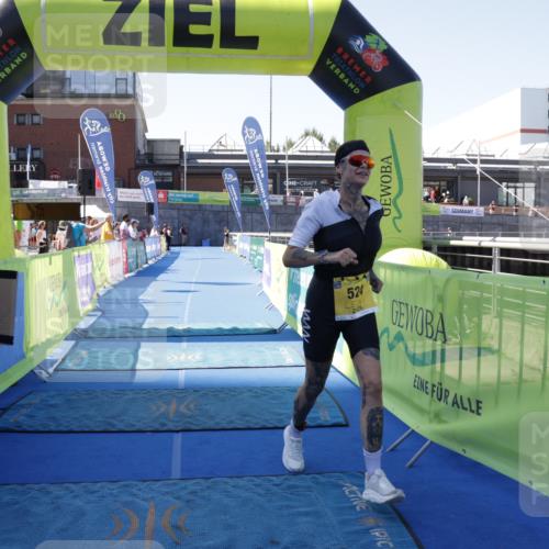 09.08.2026 - GEWOBA Citytriathlon Bremen Yannick Fuchs http://msf.ph/oto/9939877 09.08.2026 11:56:44 Ziel 524 meine-sportfotos.de