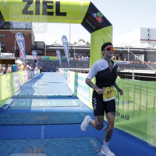 09.08.2026 - GEWOBA Citytriathlon Bremen Yannick Fuchs http://msf.ph/oto/9939879 09.08.2026 11:56:44 Ziel 524 meine-sportfotos.de