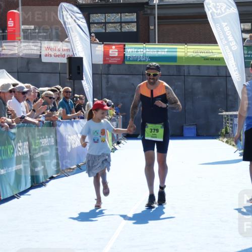 09.08.2026 - GEWOBA Citytriathlon Bremen Yannick Fuchs http://msf.ph/oto/9939918 09.08.2026 15:34:57 Ziel 379 meine-sportfotos.de