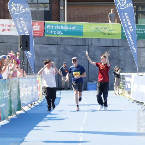 09.08.2026 - GEWOBA Citytriathlon Bremen Yannick Fuchs http://msf.ph/oto/9939924 09.08.2026 11:57:29 Ziel 420 meine-sportfotos.de