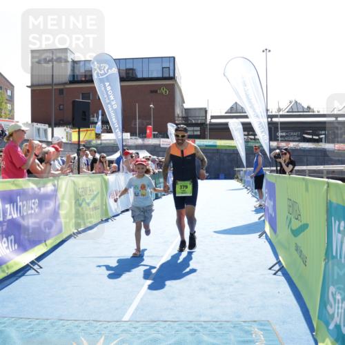 09.08.2026 - GEWOBA Citytriathlon Bremen Yannick Fuchs http://msf.ph/oto/9939927 09.08.2026 15:34:59 Ziel 379 meine-sportfotos.de