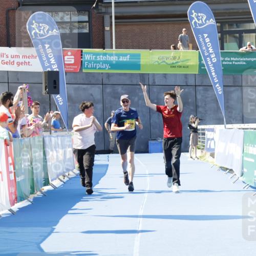 09.08.2026 - GEWOBA Citytriathlon Bremen Yannick Fuchs http://msf.ph/oto/9939930 09.08.2026 11:57:30 Ziel 420 meine-sportfotos.de