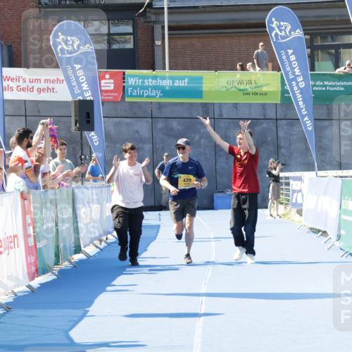 09.08.2026 - GEWOBA Citytriathlon Bremen Yannick Fuchs http://msf.ph/oto/9939933 09.08.2026 11:57:30 Ziel 420 meine-sportfotos.de