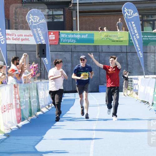 09.08.2026 - GEWOBA Citytriathlon Bremen Yannick Fuchs http://msf.ph/oto/9939935 09.08.2026 11:57:31 Ziel 420 meine-sportfotos.de