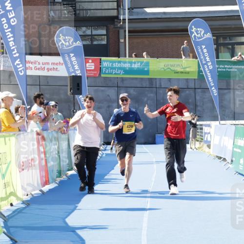 09.08.2026 - GEWOBA Citytriathlon Bremen Yannick Fuchs http://msf.ph/oto/9939939 09.08.2026 11:57:32 Ziel 420 meine-sportfotos.de