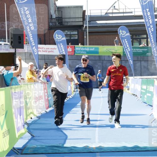 09.08.2026 - GEWOBA Citytriathlon Bremen Yannick Fuchs http://msf.ph/oto/9939948 09.08.2026 11:57:33 Ziel 420 meine-sportfotos.de