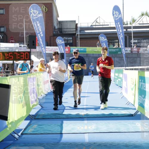 09.08.2026 - GEWOBA Citytriathlon Bremen Yannick Fuchs http://msf.ph/oto/9939953 09.08.2026 11:57:34 Ziel 420 meine-sportfotos.de