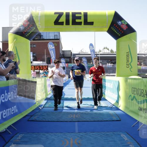 09.08.2026 - GEWOBA Citytriathlon Bremen Yannick Fuchs http://msf.ph/oto/9939966 09.08.2026 11:57:36 Ziel 420 meine-sportfotos.de