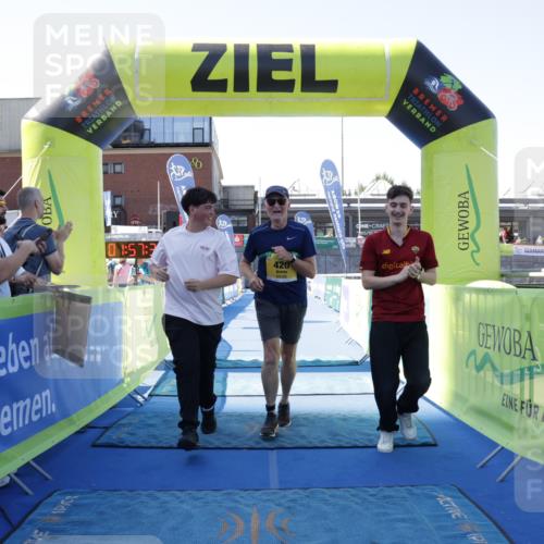 09.08.2026 - GEWOBA Citytriathlon Bremen Yannick Fuchs http://msf.ph/oto/9939970 09.08.2026 11:57:37 Ziel 420 meine-sportfotos.de