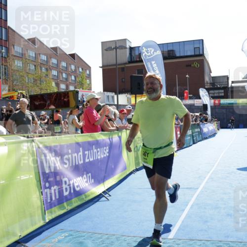 09.08.2026 - GEWOBA Citytriathlon Bremen Yannick Fuchs http://msf.ph/oto/9940056 09.08.2026 15:35:50 Ziel 461, 516 meine-sportfotos.de