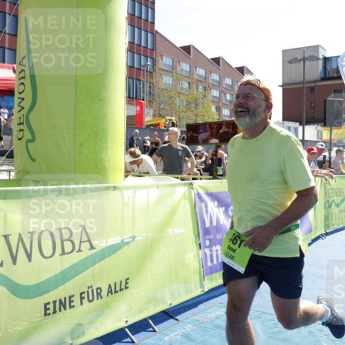 09.08.2026 - GEWOBA Citytriathlon Bremen Yannick Fuchs http://msf.ph/oto/9940062 09.08.2026 15:35:50 Ziel 461, 516 meine-sportfotos.de