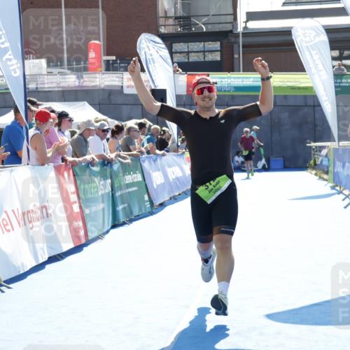 09.08.2026 - GEWOBA Citytriathlon Bremen Yannick Fuchs http://msf.ph/oto/9940075 09.08.2026 15:35:58 Ziel 372 meine-sportfotos.de