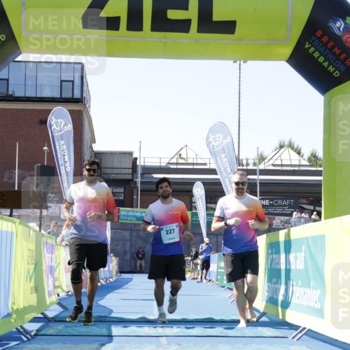 09.08.2026 - GEWOBA Citytriathlon Bremen Yannick Fuchs http://msf.ph/oto/9940083 09.08.2026 12:02:32 Ziel 227 meine-sportfotos.de
