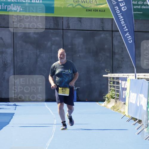 09.08.2026 - GEWOBA Citytriathlon Bremen Yannick Fuchs http://msf.ph/oto/9940093 09.08.2026 12:15:45 Ziel  meine-sportfotos.de