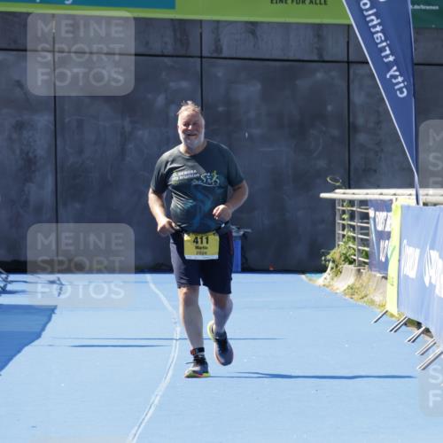 09.08.2026 - GEWOBA Citytriathlon Bremen Yannick Fuchs http://msf.ph/oto/9940098 09.08.2026 12:15:47 Ziel  meine-sportfotos.de