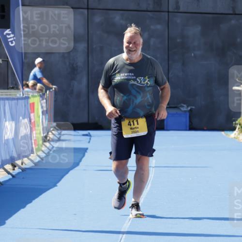 09.08.2026 - GEWOBA Citytriathlon Bremen Yannick Fuchs http://msf.ph/oto/9940102 09.08.2026 12:15:49 Ziel 411 meine-sportfotos.de