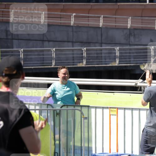 09.08.2026 - GEWOBA Citytriathlon Bremen Yannick Fuchs http://msf.ph/oto/9940111 09.08.2026 12:34:05 Ziel 450 meine-sportfotos.de