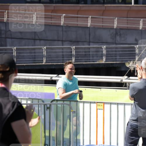 09.08.2026 - GEWOBA Citytriathlon Bremen Yannick Fuchs http://msf.ph/oto/9940113 09.08.2026 12:34:05 Ziel 450 meine-sportfotos.de