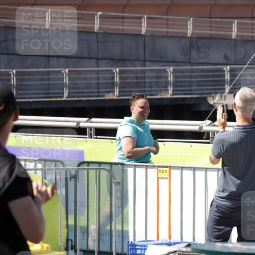 09.08.2026 - GEWOBA Citytriathlon Bremen Yannick Fuchs http://msf.ph/oto/9940115 09.08.2026 12:34:06 Ziel 450 meine-sportfotos.de
