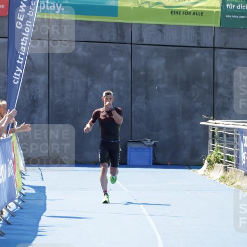 09.08.2026 - GEWOBA Citytriathlon Bremen Yannick Fuchs http://msf.ph/oto/9940148 09.08.2026 13:24:40 Ziel  meine-sportfotos.de